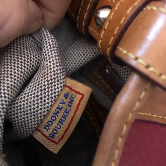 Dooney & Bourke Red Large Handbag with matching Makeup Bag - Picture 14 of 14